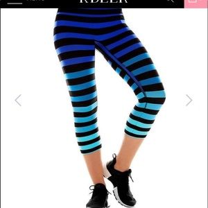K-Deer Signature Stripe Capri Leggings